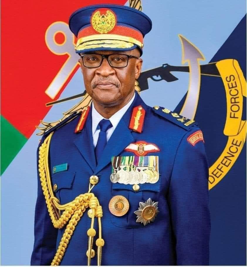 Kenya military chief along with nine other military personnel dies in an helicopter crash in the west of the country.