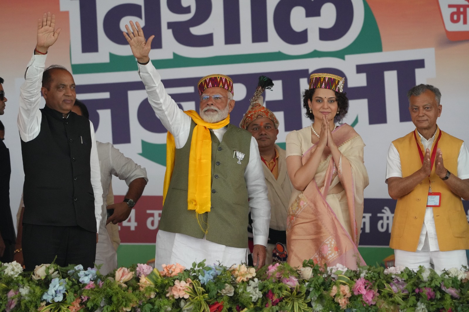 PM Modi accuses Congress of stalling progress, seeks support for BJP in Mandi.
