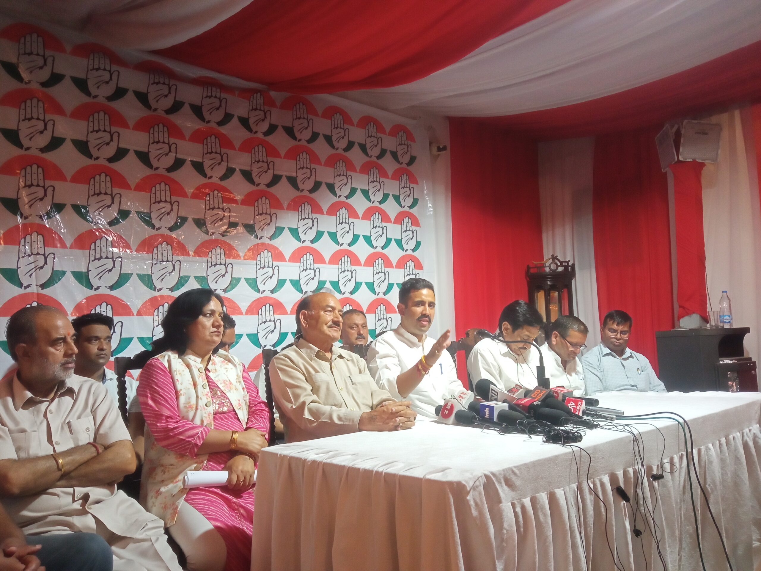 PWD Minister Vikramaditya Singh assures full support for development; Mandi to get high-pressurized filter drinking water scheme.