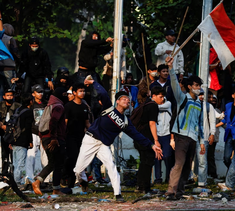 Indonesia’s Parliament Shelves Controversial Electoral Law Changes Amid Protests.