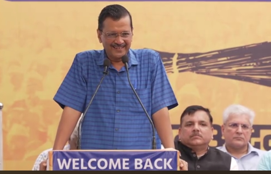 Kejriwal Announces he will Resign as Delhi CM with in two days, Calls for Early Elections.