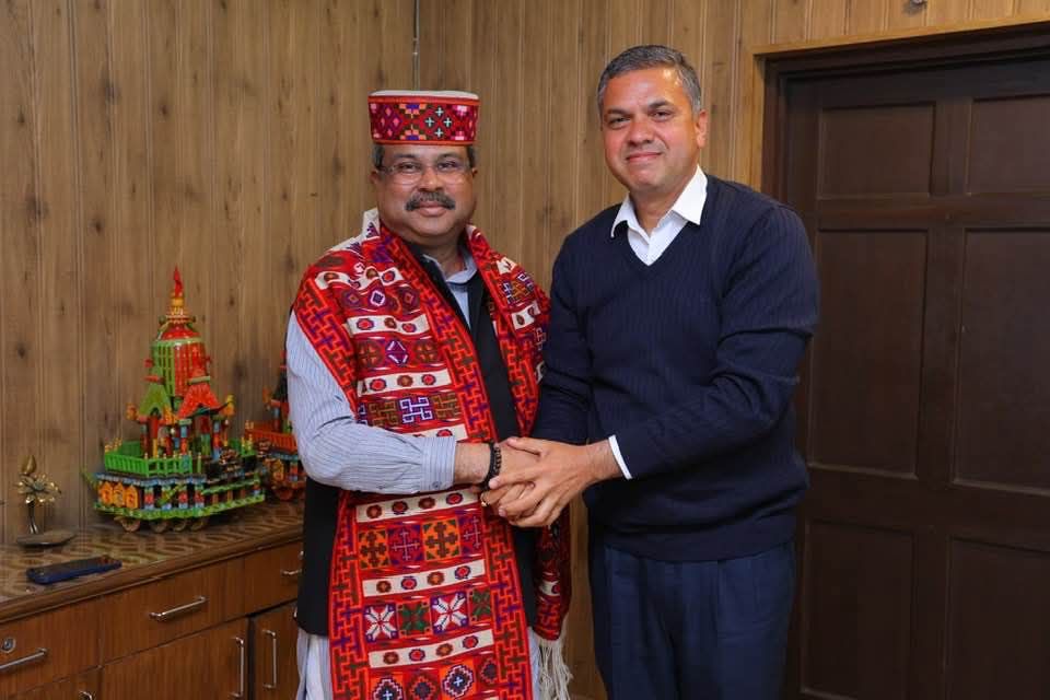 BJP Media Co-Incharge Rajat Thakur Meets Union Education Minister Dharmendra Pradhan to Discuss Improvements for Central Schools in Dharmpur and Sandhol in Mandi.