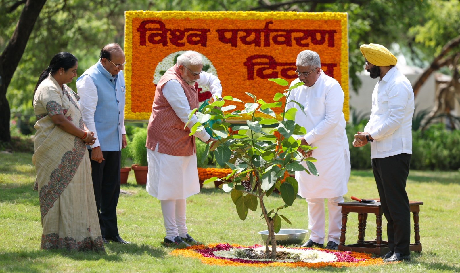 PM Modi Leads Tree Plantation Drive in Delhi, Reinforces ‘Ek Ped Maa Ke Naam’ and Aravalli Green Wall Mission.