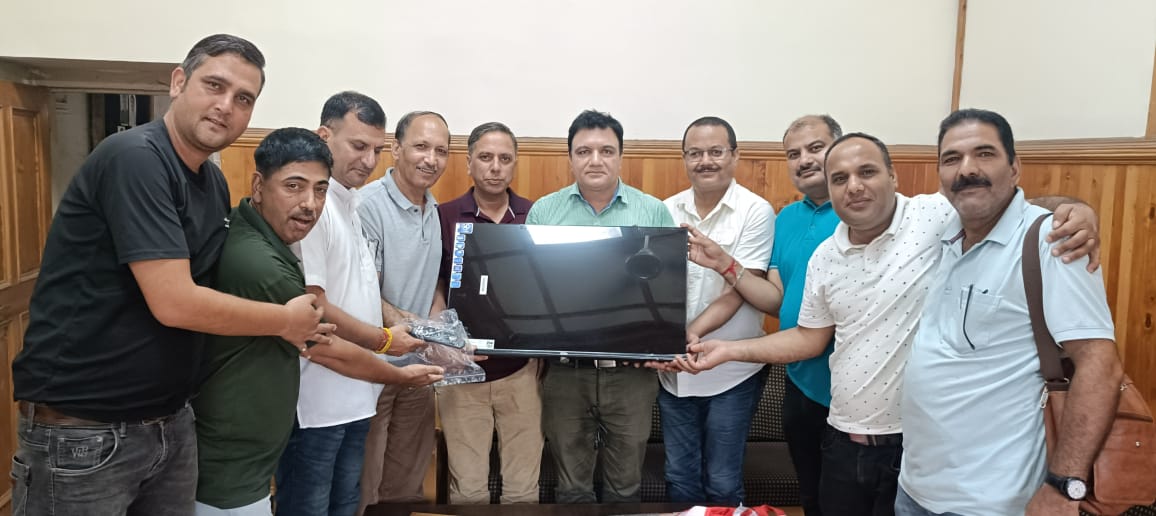 Philanthropist Dharmender Rana Donates Smart TV to Mandi Press Club.