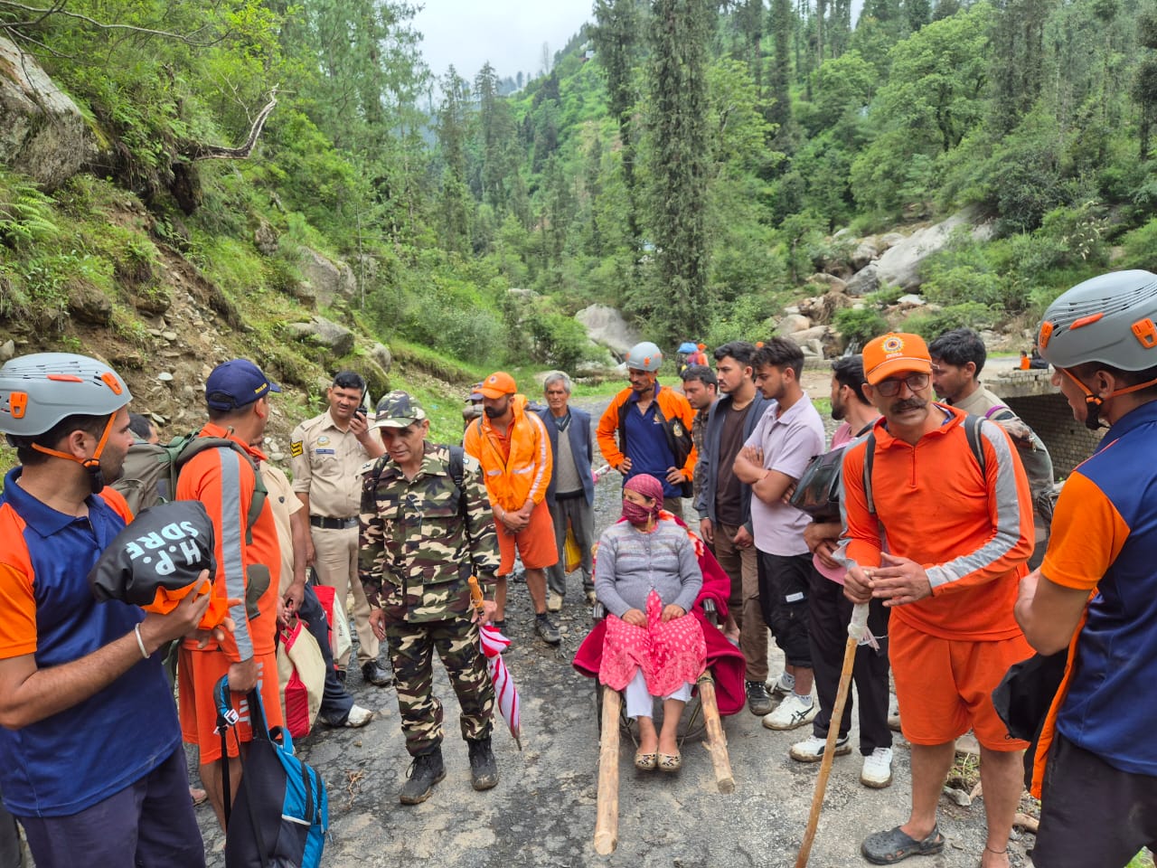 24 Mobile Medical Teams Trek to Remote Villages in Seraj, Himachal Pradesh to Provide Health Services Amid Disaster. 