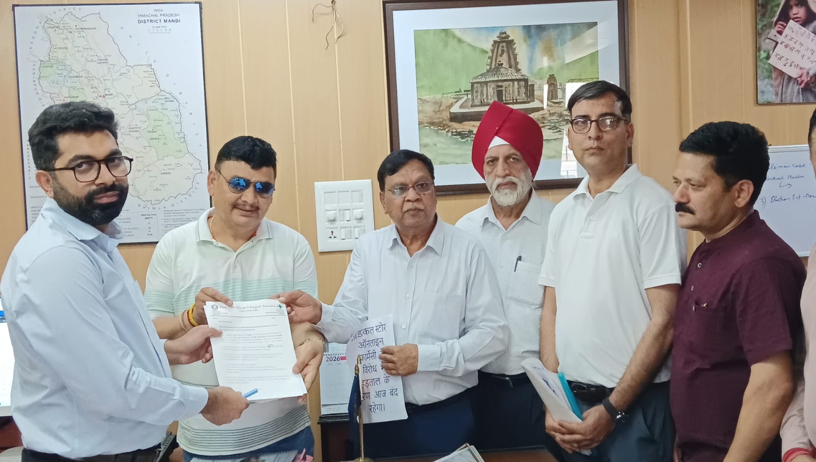 Chemists in Mandi Observe Token Strike Against Online Sale of Medicines, Submit Memorandum to Prime Minister.