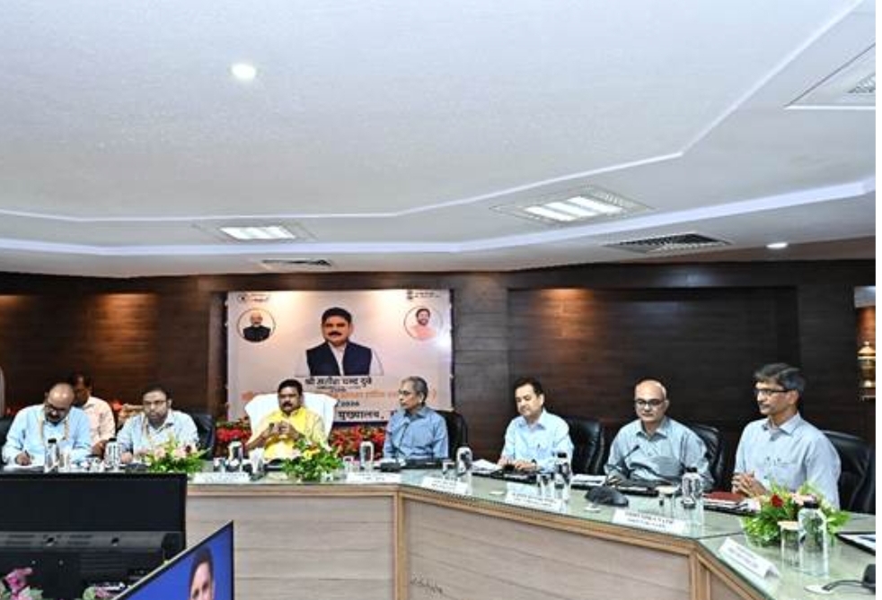 Union Minister Reviews CMPDIL Performance; CMPDIL and MECL Sign MoU to Boost Mineral Exploration.