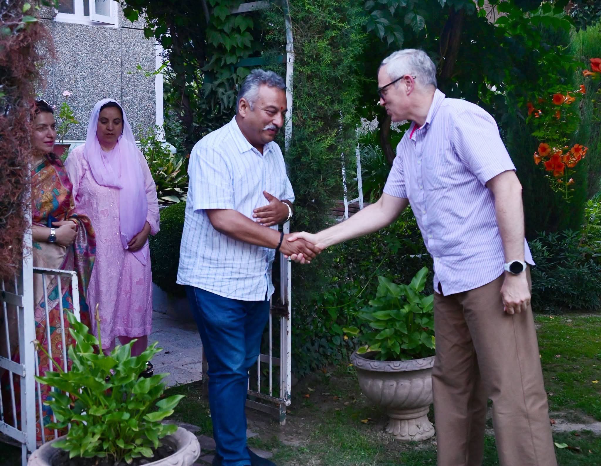 Himachal, J&K Explore Stronger Education Partnership; Ministers Discuss Reforms and Innovation. 