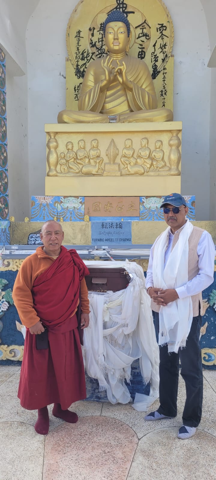 Ravi Thakur Seeks Blessings from Palga Rinpoche in Leh, Offers Prayers for World Peace at Shanti Stupa. 