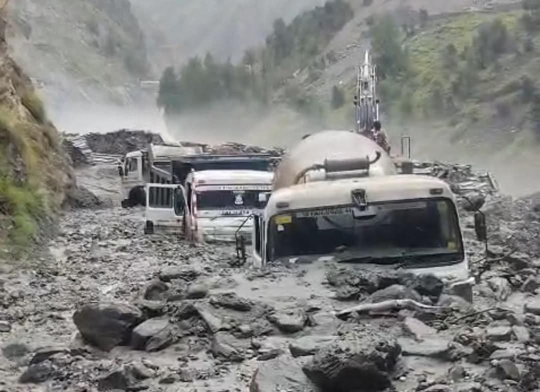 Flash Floods and Landslides Disrupt Doda–Kishtwar Highway, Bury Vehicles at 540 MW Kwar Hydroelectric Project. 