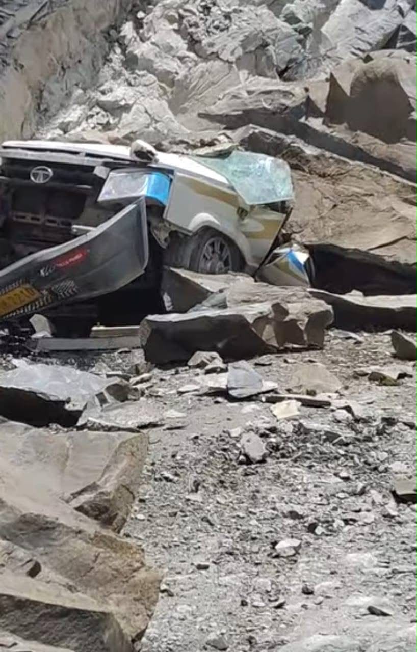 13 Killed After Landslide Crushes Vehicle Near Kadu Nala in Lahaul-Spiti; Massive Rescue Operation Launched.