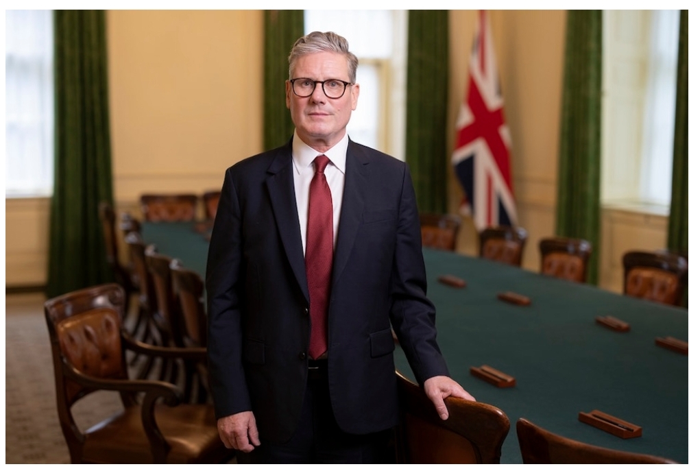 Keir Starmer Resigns as UK Prime Minister, Endorses Andy Burnham as Successor in Farewell Downing Street Speech. 